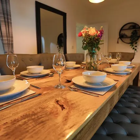 Coastal With Hot Tub And Garden Sleeps 8 * Skelton (North Yorkshire)