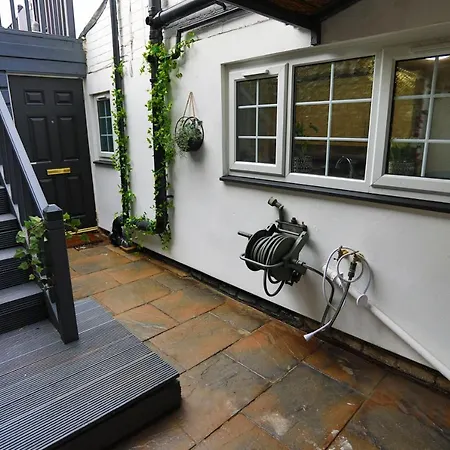 Coastal With Hot Tub And Garden Sleeps 8 بيت للعطل *