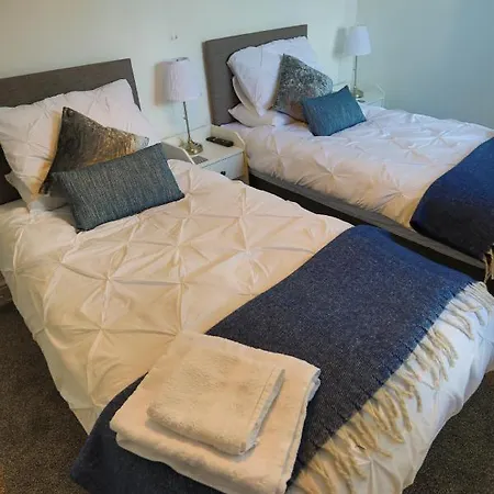 بيت للعطل Coastal With Hot Tub And Garden Sleeps 8 *