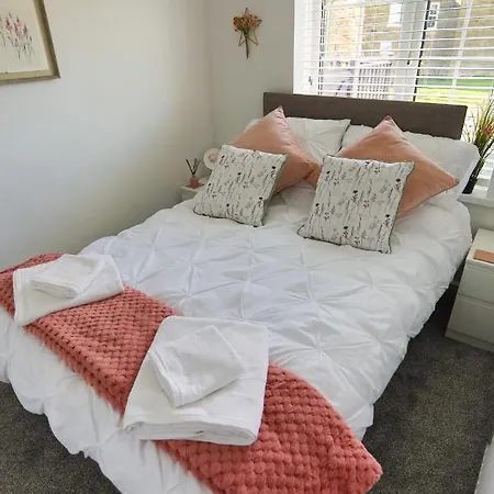 بيت للعطل Coastal With Hot Tub And Garden Sleeps 8 Skelton (North Yorkshire)