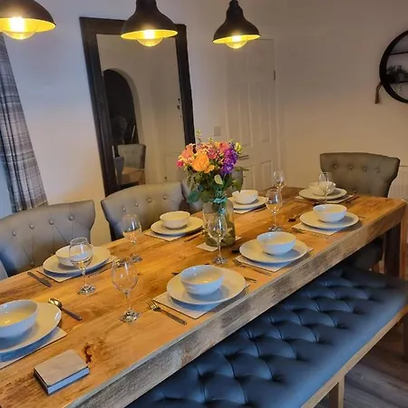 Coastal With Hot Tub And Garden Sleeps 8 * Skelton (North Yorkshire)