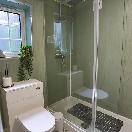 Coastal With Hot Tub And Garden Sleeps 8 Ferienhaus *