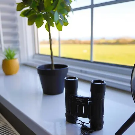 Stylish Coastal With Hot Tub And Garden Sleeps 8 * Skelton (North Yorkshire)