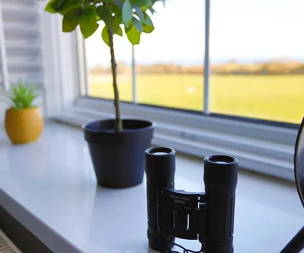 Coastal Cottage, Private Hot Tub & Sauna Sleeps 2-8 With Views * Skelton (North Yorkshire)