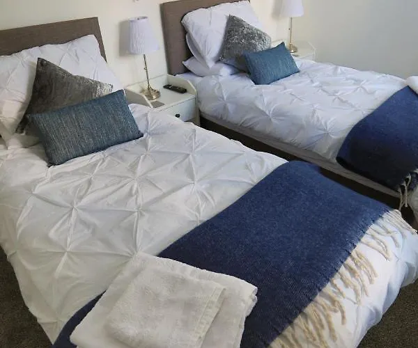 Coastal Cottage, Private Hot Tub & Sauna Sleeps 2-8 With Views Skelton (North Yorkshire)