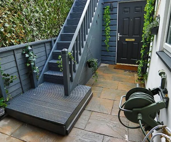 Coastal Cottage, Private Hot Tub & Sauna Sleeps 2-8 With Views Hébergement de vacances *