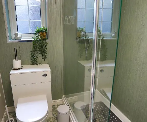 Coastal Cottage, Private Hot Tub & Sauna Sleeps 2-8 With Views Hébergement de vacances *